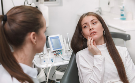 patient visiting dentist for tooth pain